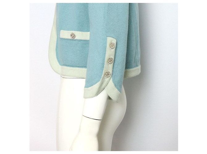 Chanel Cashmere-Strickjacke für Damen mit silbernem CC-Logo-Knopf Blau - Ansicht 3