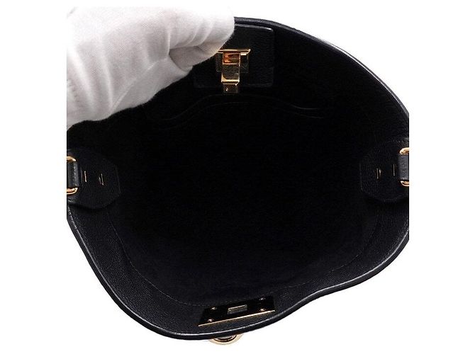 Salvatore Ferragamo Borsa a secchiello Studio in pelle granulata nera, borsa a tracolla Nero - vista 5