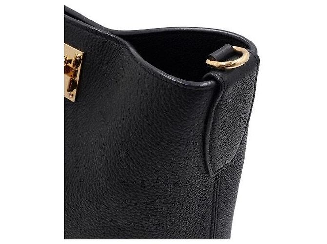 Salvatore Ferragamo Borsa a secchiello Studio in pelle granulata nera, borsa a tracolla Nero - vista 9