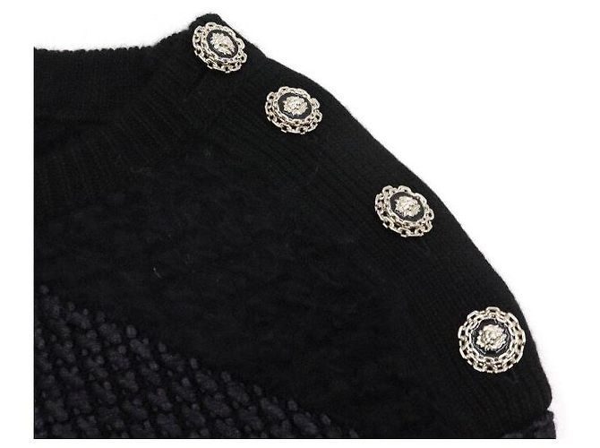 Chanel Schwarzer Strick aus Kaschmir-Mischung mit Knopfdetails für Damen - Ansicht 6