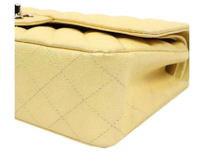 Chanel Borsa a tracolla Classic Medium in caviar iridescente giallo - vista 5