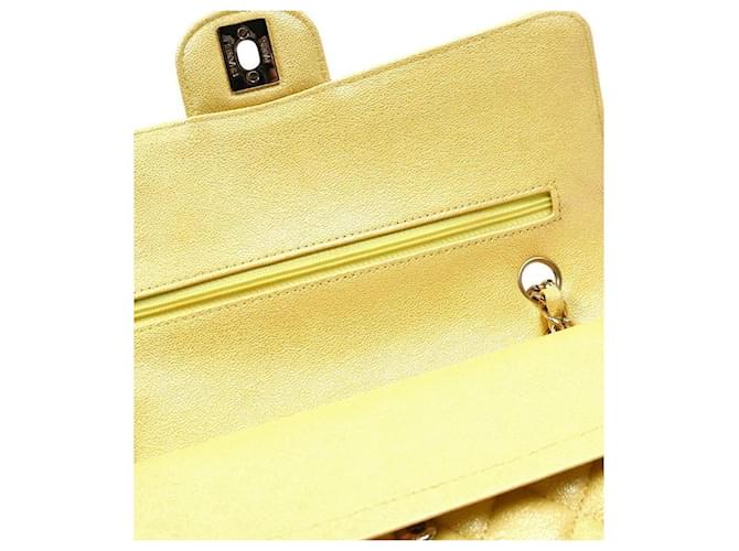 Chanel Borsa a tracolla Classic Medium in caviar iridescente giallo - vista 7