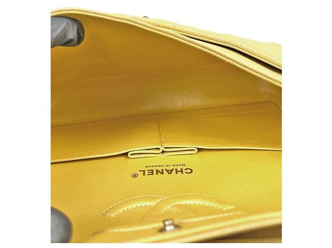 Chanel Borsa a tracolla Classic Medium in caviar iridescente giallo - vista 8