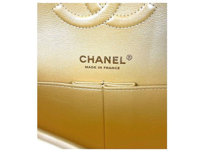 Chanel Borsa a tracolla Classic Medium in caviar iridescente giallo - vista 9