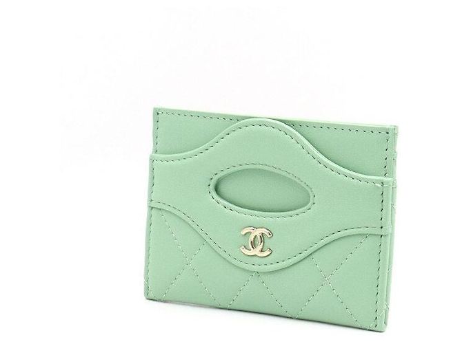 Chanel Hellgrünes Lammleder-Kartenetui mit Champagnergold CC - Ansicht 3