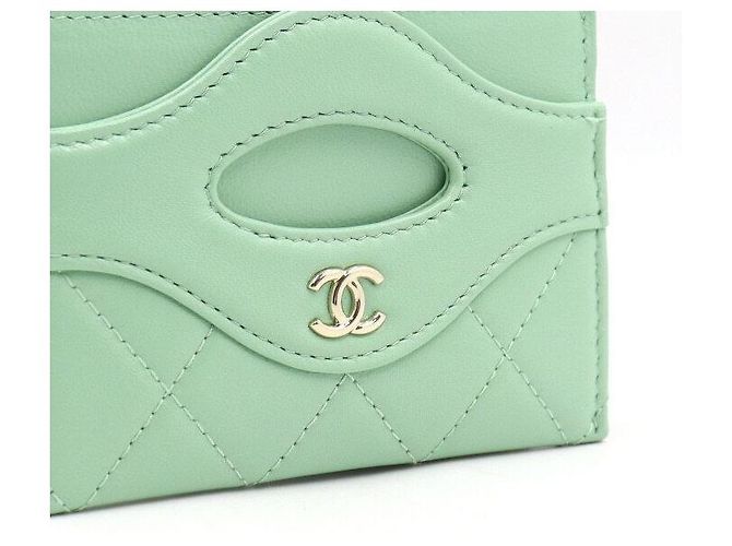 Chanel Hellgrünes Lammleder-Kartenetui mit Champagnergold CC - Ansicht 4