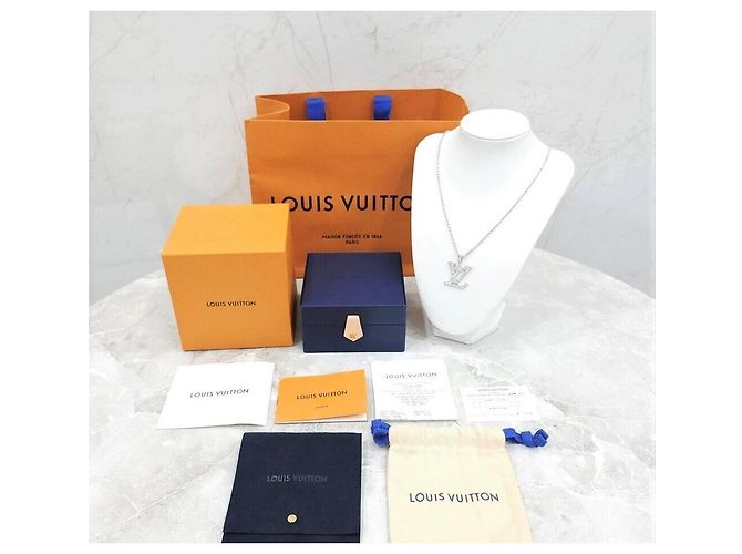 Louis Vuitton Collana con pendente LV in oro bianco e diamanti Argento - vista 7