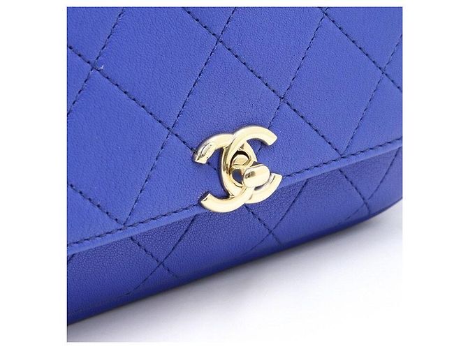 Chanel Piccola borsa a tracolla e borsa a tracolla con flap e catena CC oro - vista 4