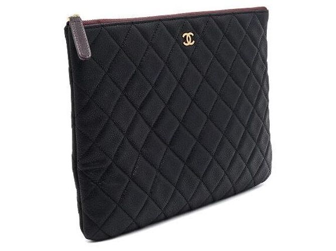 Chanel Bolsa Clutch CC Classic New Medium em Caviar Preto com banho de Ouro - vista 3