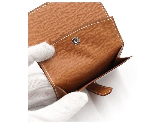 Hermès Goldener kompakter Kartenhalter mit silberner Hardware - Ansicht 6