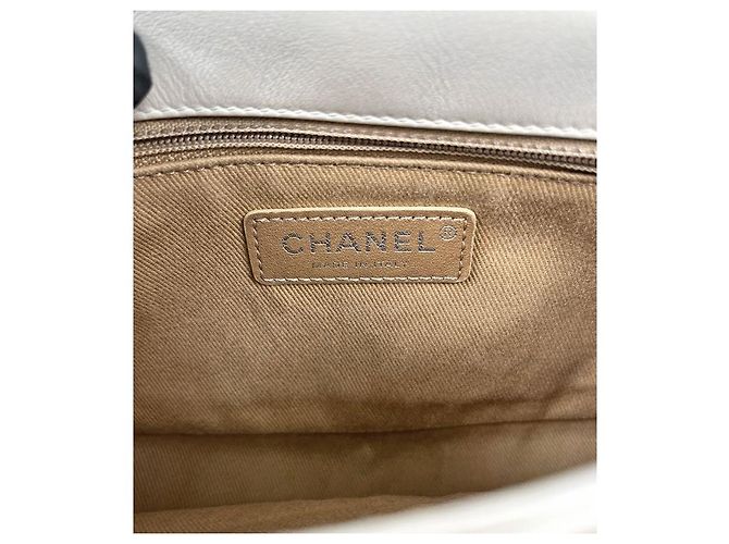 Chanel Bolsa de ombro com aba acolchoada branca Branco - vista 12