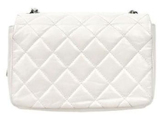 Chanel Bolsa de ombro com aba acolchoada branca Branco - vista 3