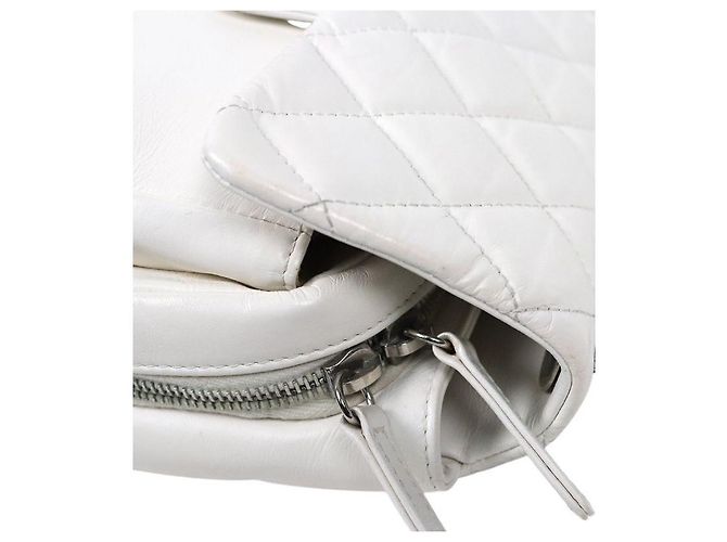 Chanel Bolsa de ombro com aba acolchoada branca Branco - vista 7