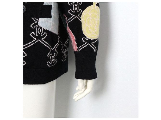 Chanel Schwarzer mehrfarbiger Kaschmir-Cardigan mit Coco-Logo - Ansicht 3