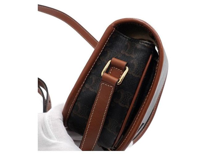 Céline Borsa a tracolla e a spalla Triomphe Polko Medium - vista 11