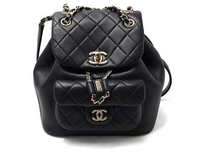 Chanel Kleiner gesteppter Kordelzug-Rucksack aus schwarzem Lammleder - Ansicht 2