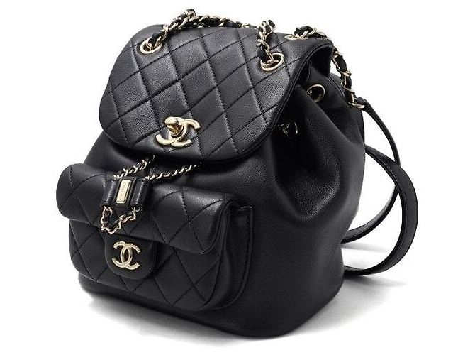 Chanel Kleiner gesteppter Kordelzug-Rucksack aus schwarzem Lammleder - Ansicht 3