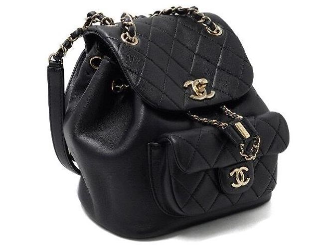 Chanel Kleiner gesteppter Kordelzug-Rucksack aus schwarzem Lammleder - Ansicht 4