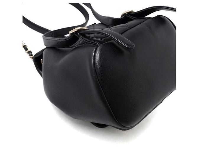 Chanel Kleiner gesteppter Kordelzug-Rucksack aus schwarzem Lammleder - Ansicht 9