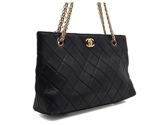Chanel Vintage gesteppte Schultertasche aus schwarzem Kalbsleder mit Goldkette - Ansicht 3