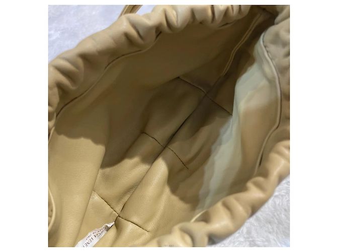Bottega Veneta Mini borsa Cross Bulb in pelle beige Marrone - vista 5