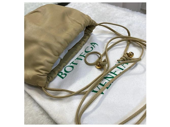 Bottega Veneta Mini borsa Cross Bulb in pelle beige Marrone - vista 6