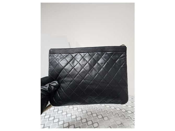 CHANEL Caviar Quilted Medium Boy Pochette Cosmetici Nera Nero - vista 13