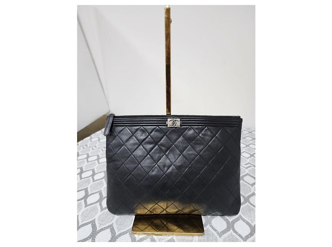 CHANEL Caviar Quilted Medium Boy Pochette Cosmetici Nera Nero - vista 3