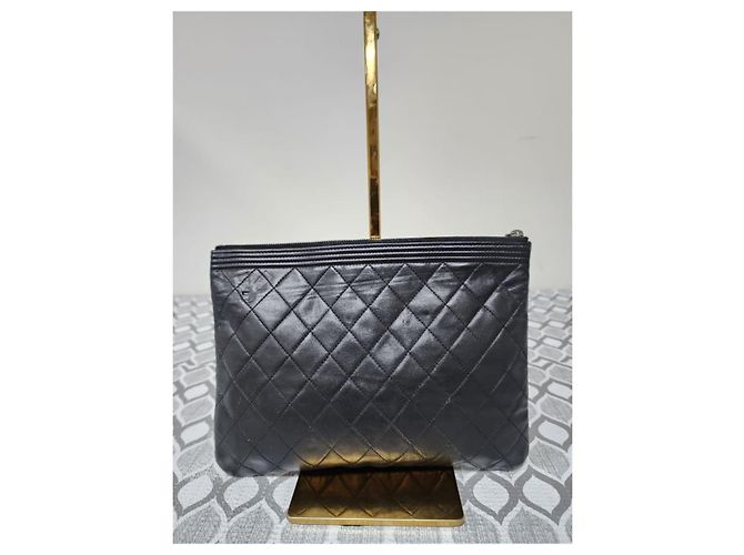 CHANEL Caviar Quilted Medium Boy Pochette Cosmetici Nera Nero - vista 5