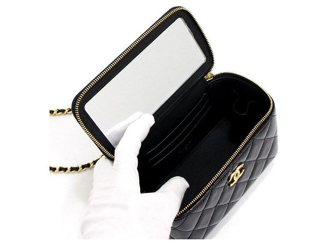 Vanity Chanel Borsa a tracolla e borsa a spalla in pelle di vitello lucida nera con catena CC dorata Nero - vista 6