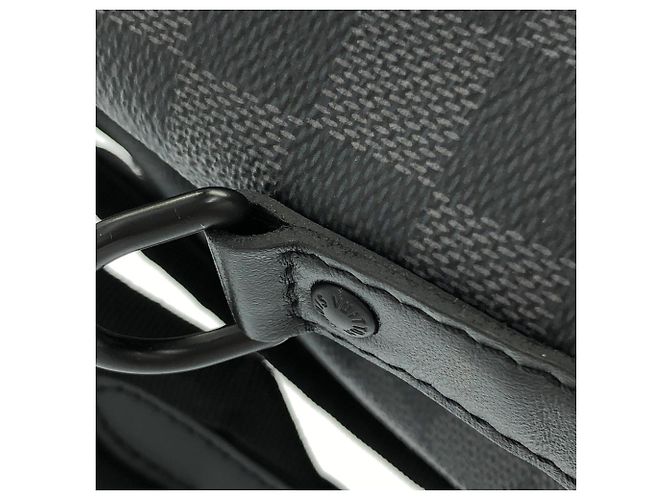 Zaino Louis Vuitton Damier Graphite Utility Nero - vista 4