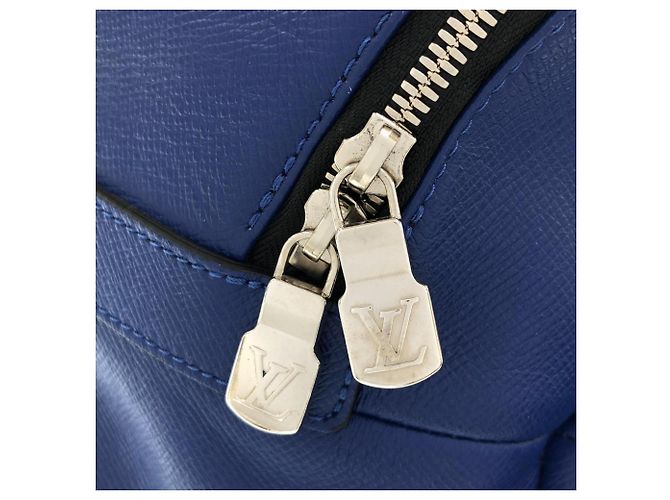 Zaino Louis Vuitton Taiga Discovery Blu - vista 4