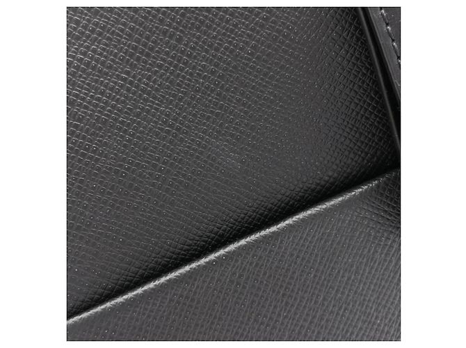 Borsa Louis Vuitton Taiga Cityframe Nero - vista 6