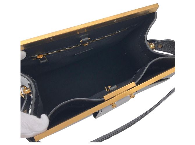 Borsa Louis Vuitton Taiga Cityframe Nero - vista 8