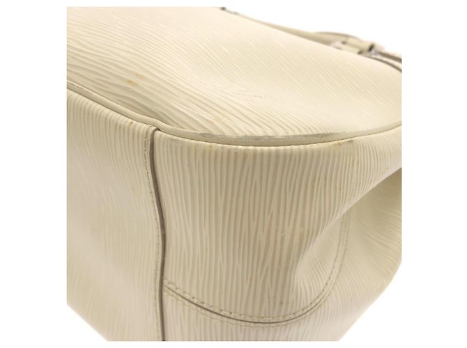 Borsa Louis Vuitton Epi Passy PM Bianco sporco - vista 2