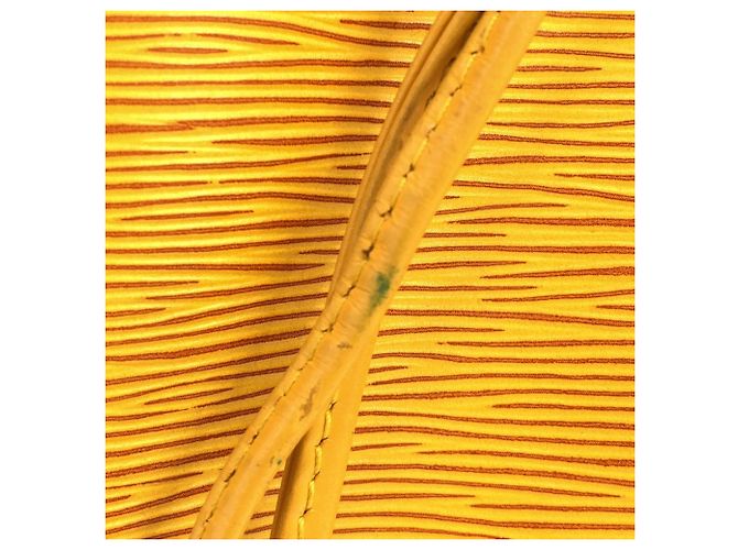 Noe Borsa a Spalla Louis Vuitton Epi Petit Noé Giallo - vista 4