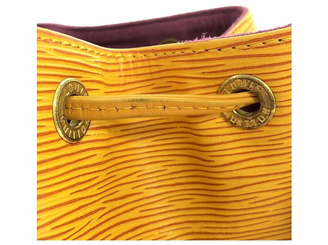 Noe Borsa a Spalla Louis Vuitton Epi Petit Noé Giallo - vista 5