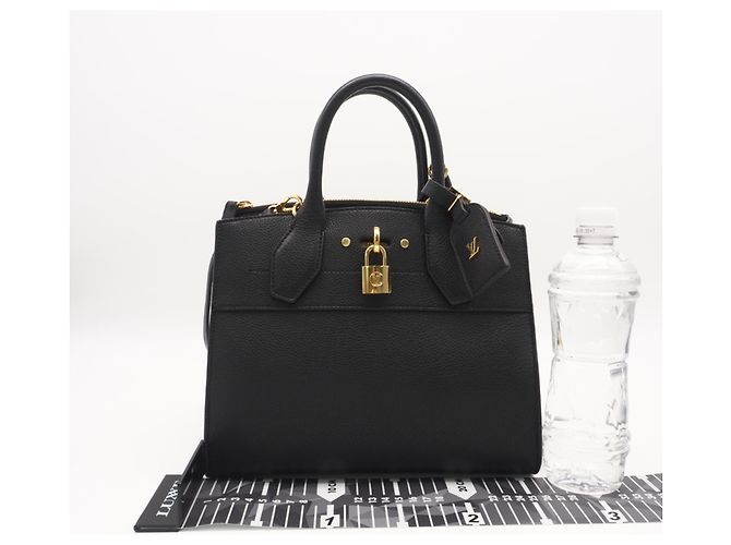 Borsa Louis Vuitton Taurillon City Steamer PM Noir Nero - vista 3