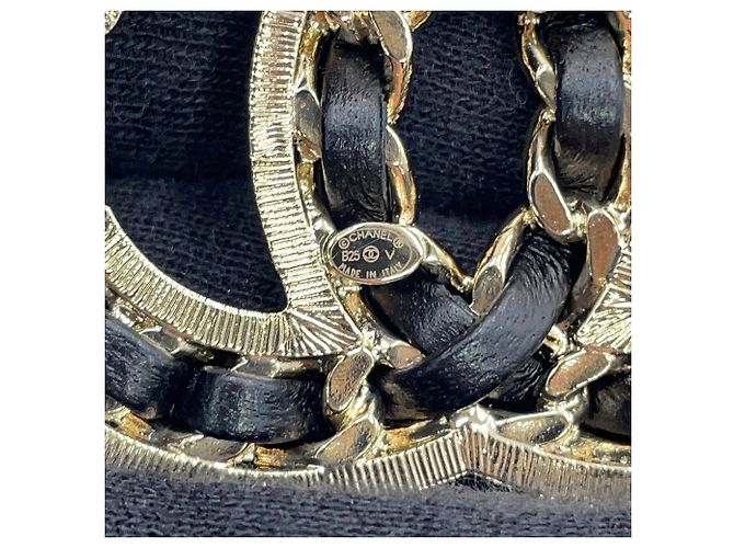 Spilla Chanel oro con strass e pelle D'oro - vista 9