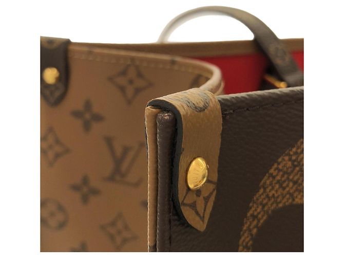 Borsa Louis Vuitton Monogram Giant OnTheGo GM Marrone - vista 4