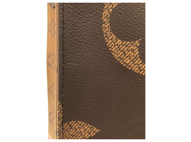 Borsa Louis Vuitton Monogram Giant OnTheGo GM Marrone - vista 5