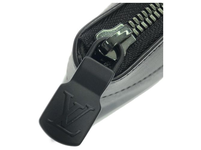 Louis Vuitton Monogram Eclipse Pochette Apollo Negro - vista 6