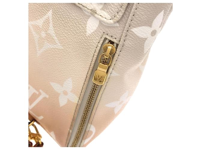 Louis Vuitton By The Pool Tiny Backpack M45764 Marrone Beige - vista 5