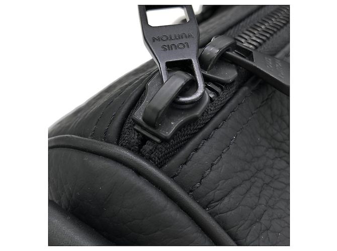 Louis Vuitton Taurillon Monogram Keepall Bandoulière 35cm Nero - vista 4