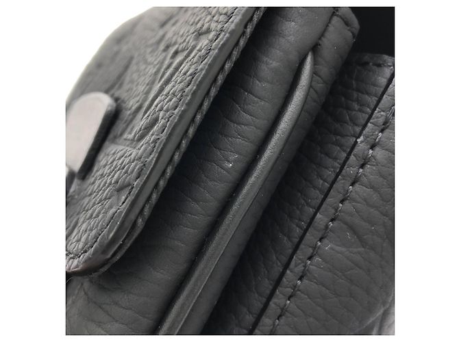 Louis Vuitton Taurillon Monogram S-Lock Vertical Wallet Schwarz - Ansicht 4