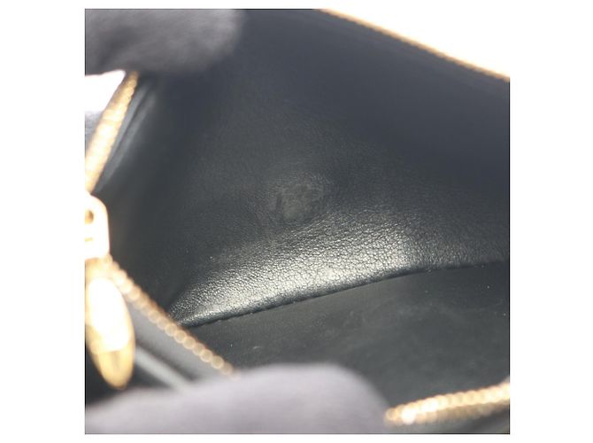 Cartera Louis Vuitton Portefeuille Capucines Compact Noir Tri-fold Wallet Negro - vista 6