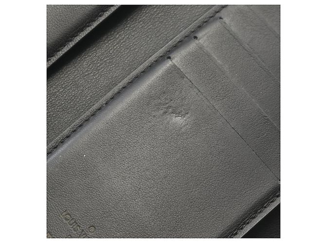 Cartera Louis Vuitton Portefeuille Capucines Compact Noir Tri-fold Wallet Negro - vista 7