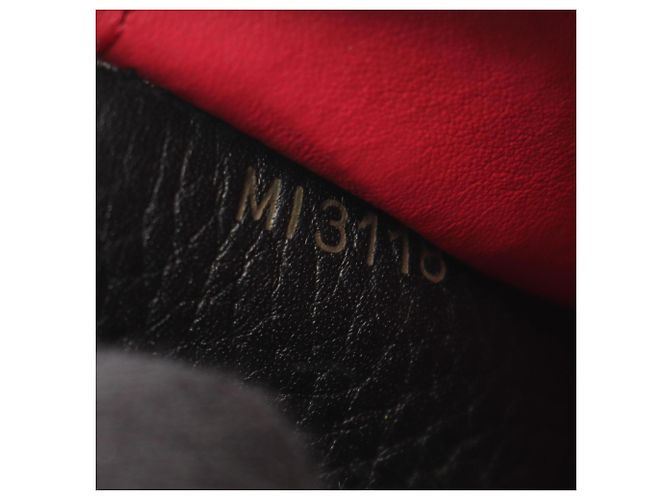 Portafoglio lungo pieghevole Louis Vuitton Portefeuille Capucines Nero - vista 5