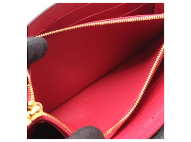 Portafoglio lungo pieghevole Louis Vuitton Portefeuille Capucines Nero - vista 6