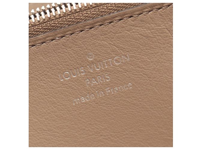Cartera larga Louis Vuitton Portefeuille Comet en rosa - vista 4